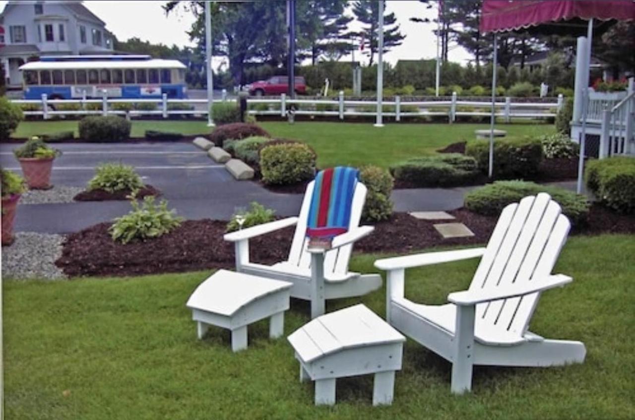 Carriage House Motel Cottages & Suites Wells Exterior photo